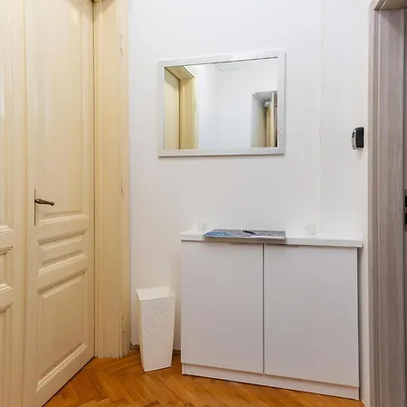 1 Bedroom Beautiful In *