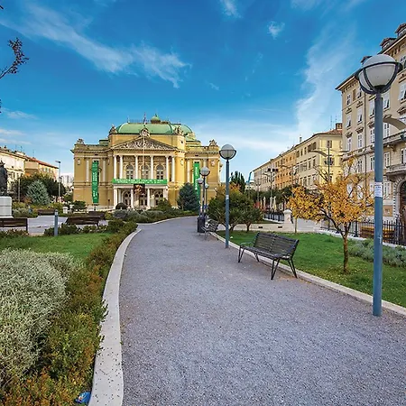 1 Bedroom Beautiful In Appartamento