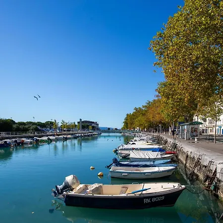 1 Bedroom Beautiful In Appartamento Fiume