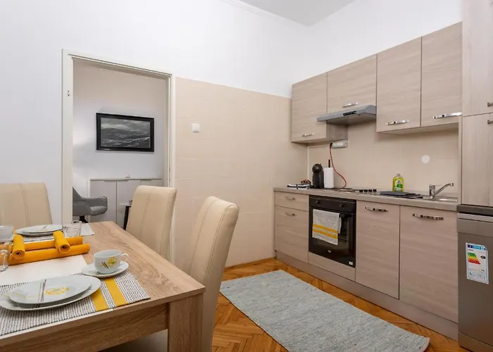 Apartment 1 Bedroom Beautiful In *