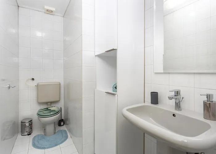 1 Bedroom Beautiful In Apartment Rijeka