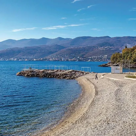 1 Bedroom Beautiful In Apartman Rijeka